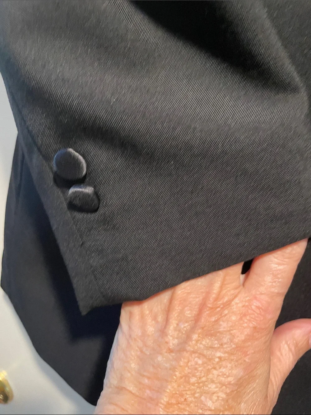 Oscar de la Renta Black Satin Notch Lapel Tuxedo Jacket - Picture 6 of 16